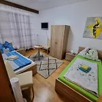 Gaestehaus Rettl 3* Lavamünd